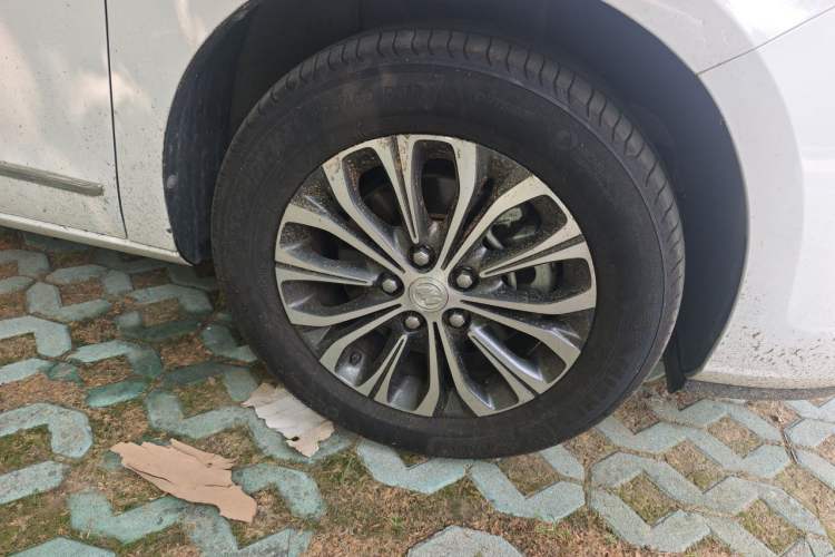 Used Buick GL8 2021 Land Cruiser Executive Class 652T Luxury Model Right Front Wheel Hub