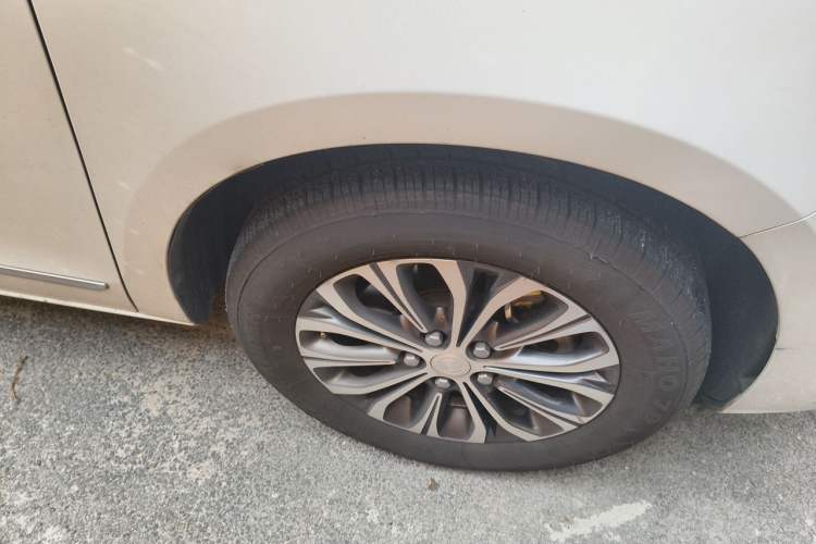 Used Buick GL8 2021 Land Cruiser Executive Class 652T Luxury Model Right Front Wheel Hub