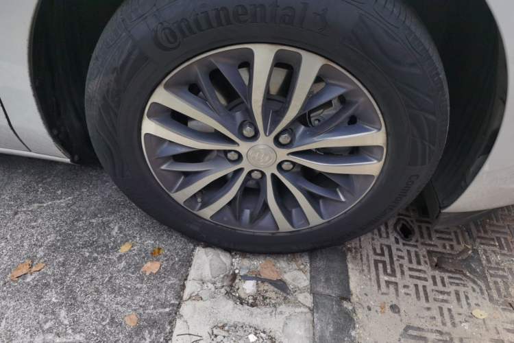 Used Buick GL8 2021 ES Land Cruiser 653T Luxury Edition Right Front Wheel Hub