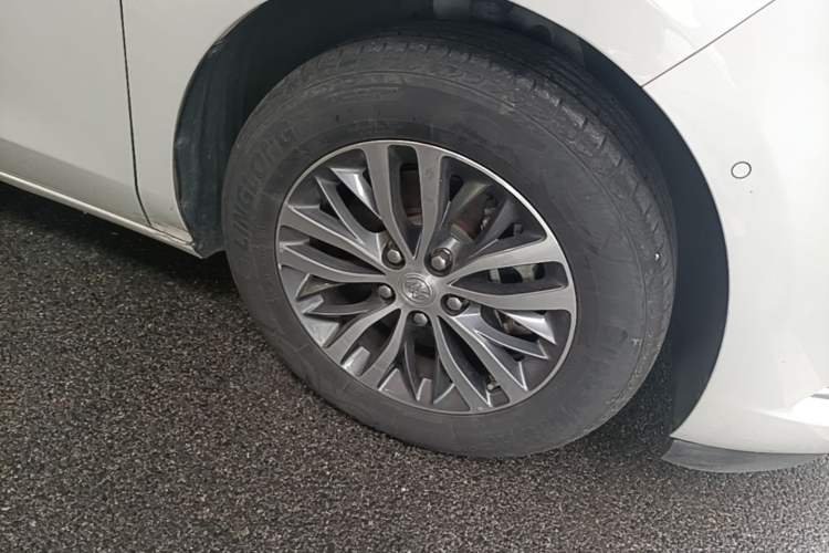 Used Buick GL8 2021 ES Land Cruiser 653T Luxury Edition Right Front Wheel Hub