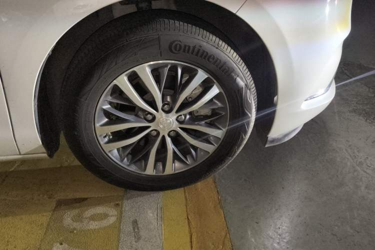 Used Buick GL8 2021 ES Landtrek 653T Comfort Edition Right Front Wheel Hub