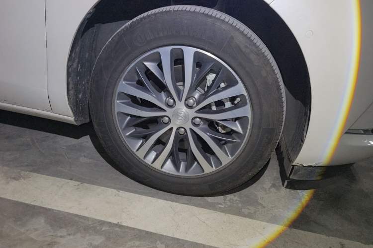 Used Buick GL8 2021 ES Land Cruiser 653T Luxury Edition Right Front Wheel Hub