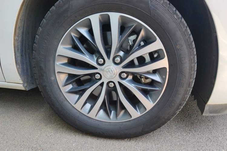 Used Buick GL8 2021 ES Land Cruiser 653T Luxury Edition Right Front Wheel Hub