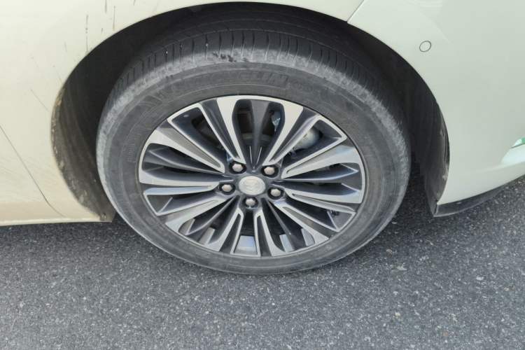 Used Buick GL8 2021 ES Landtrek 653T Luxury Model Right Front Wheel Hub