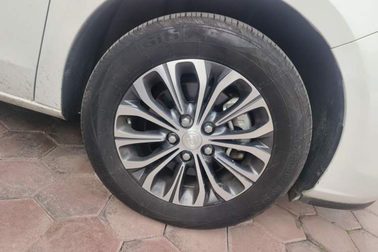 Used Buick GL8 2021 Land Cruiser Executive Class 652T Comfort Model Right Front Wheel Hub