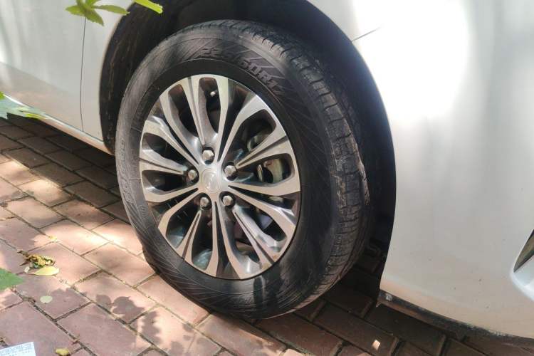 Used Buick GL8 2021 Land Cruiser Executive Class 652T Comfort Model Right Front Wheel Hub