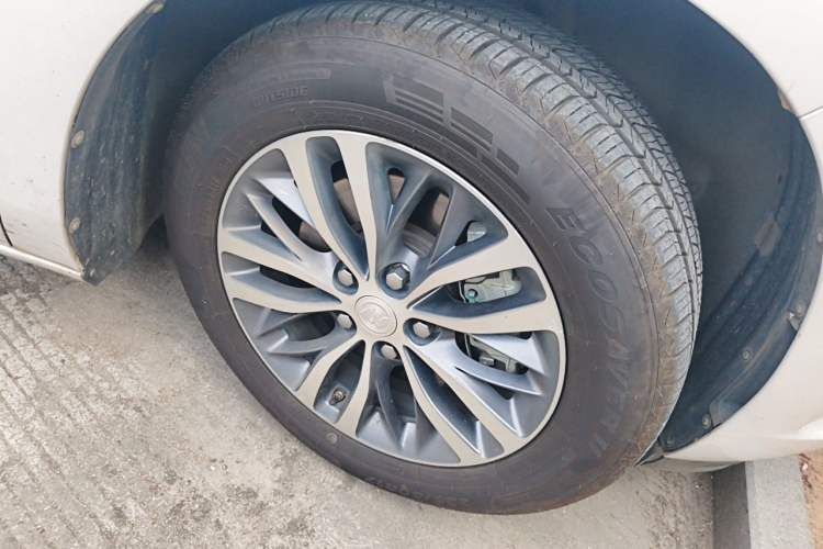 Used Buick GL8 2021 ES Land Cruiser 653T Luxury Edition Right Front Wheel Hub