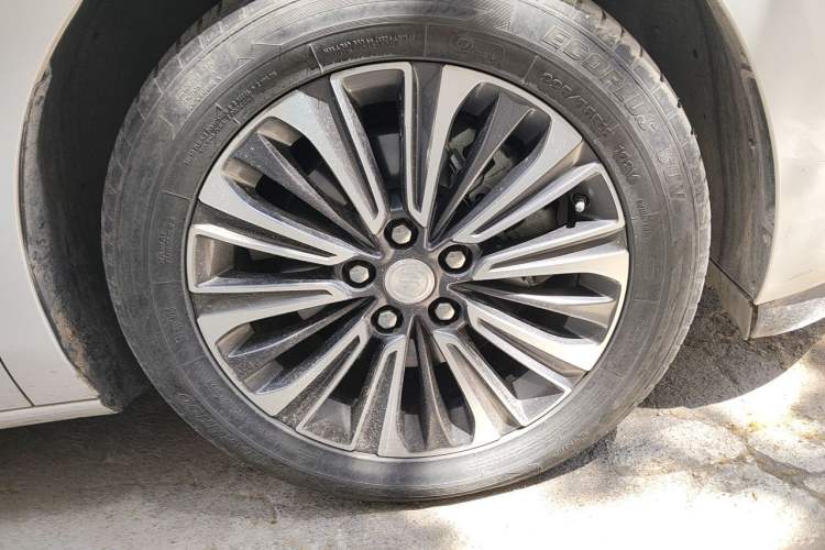 Used Buick GL8 2021 ES Landtrek 653T Luxury Model Right Front Wheel Hub
