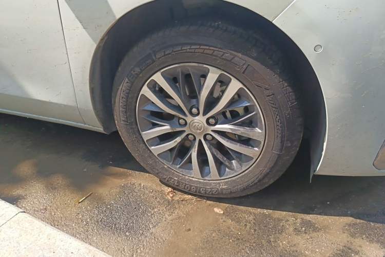 Used Buick GL8 2021 ES Land Cruiser 653T Luxury Edition Right Front Wheel Hub