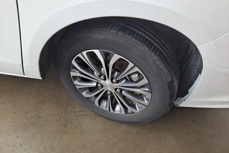 Used Buick GL8 2021 Land Cruiser Executive Class 652T Comfort Model Right Front Wheel Hub