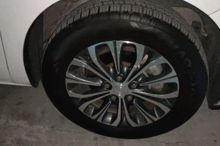 Used Buick GL8 2021 Land Cruiser Executive Class 652T Comfort Model Right Front Wheel Hub