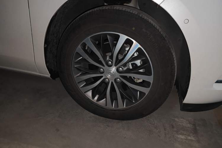 Used Buick GL8 2021 ES Land Cruiser 653T Luxury Edition Right Front Wheel Hub