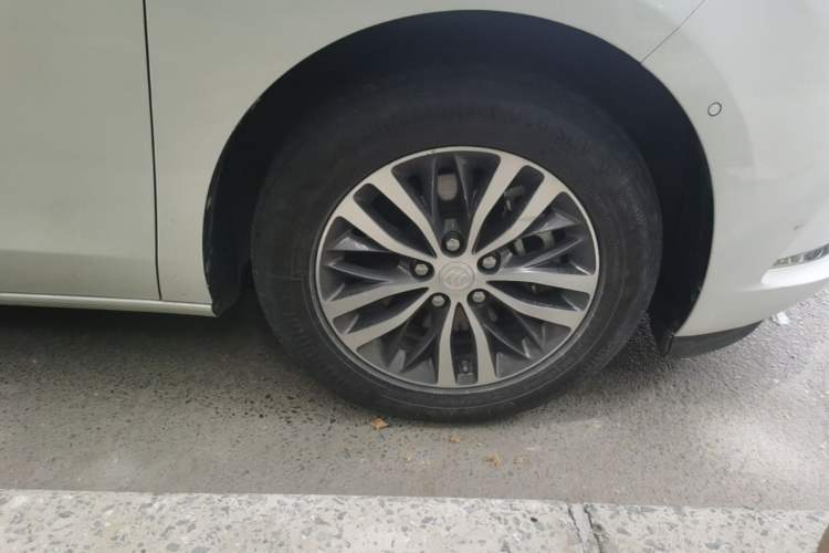 Used Buick GL8 2021 ES Land Cruiser 653T Luxury Edition Right Front Wheel Hub