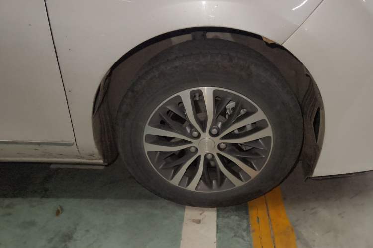 Used Buick GL8 2021 ES Landtrek 653T Comfort Edition Right Front Wheel Hub