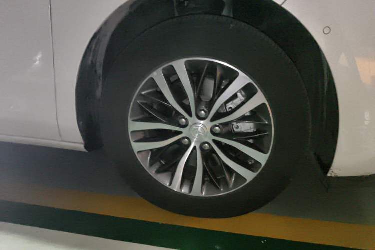 Used Buick GL8 2021 ES Land Cruiser 653T Luxury Edition Right Front Wheel Hub