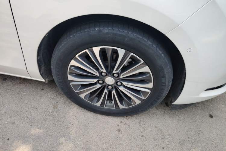 Used Buick GL8 2021 ES Landtrek 653T Smart Luxury Model Right Front Wheel Hub