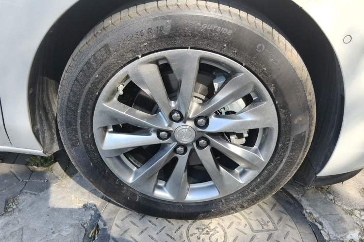 Used Buick GL8  Right Front Wheel Hub