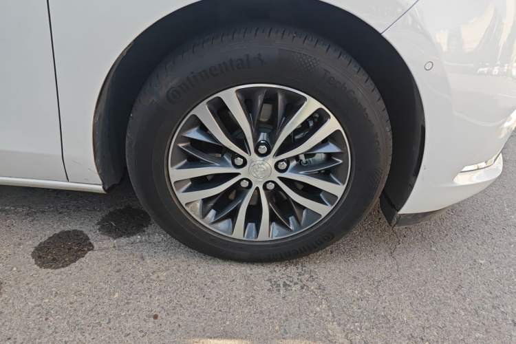 Used Buick GL8 2021 ES Land Cruiser 653T Luxury Edition Right Front Wheel Hub