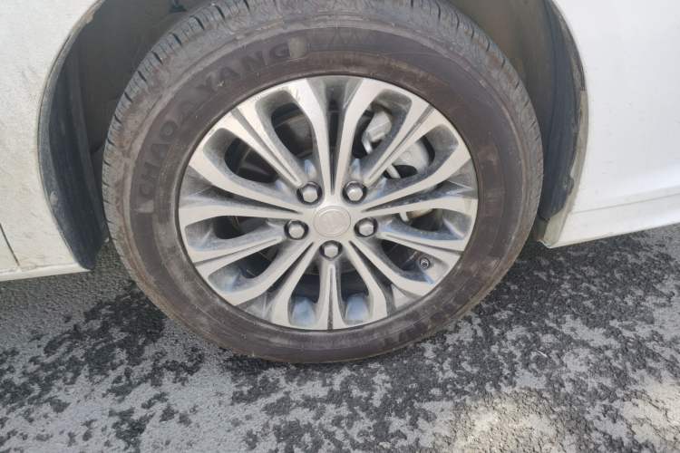 Used Buick GL8 2021 Land Cruiser Executive Class 652T Comfort Model Right Front Wheel Hub