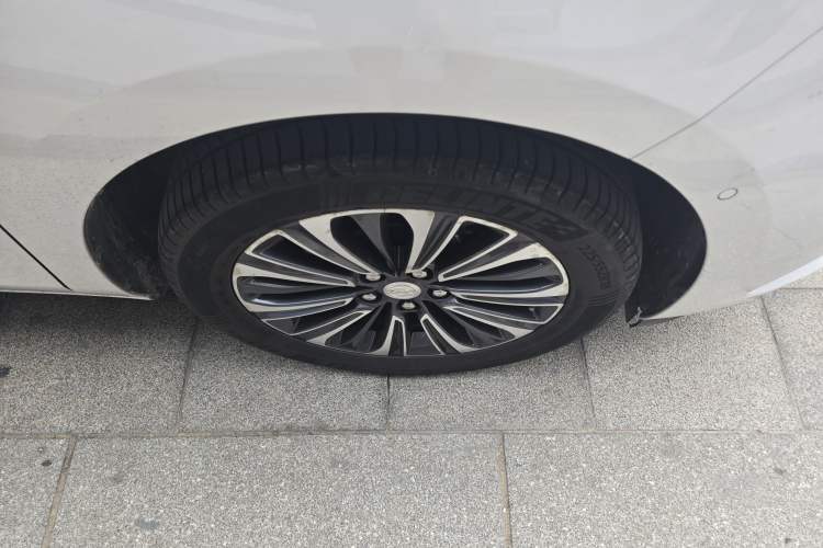 Used Buick GL8 2021 ES Landtrek 653T Luxury Model Right Front Wheel Hub