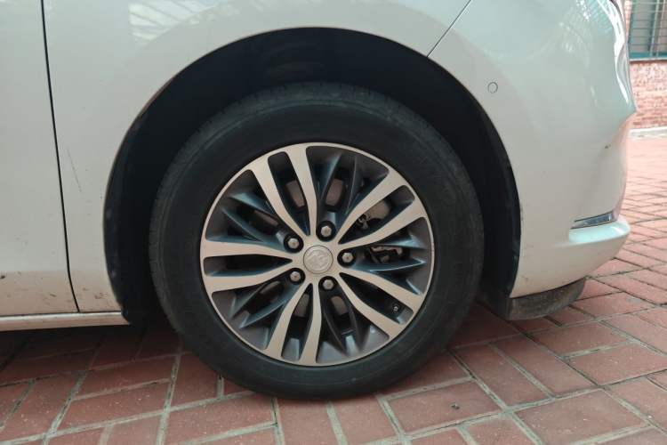Used Buick GL8 2021 ES Land Cruiser 653T Luxury Edition Right Front Wheel Hub