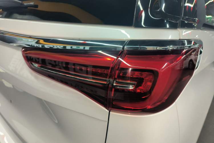 Used Buick GL8 2021 ES Landtrek 653T Luxury Model Right Rear Taillight