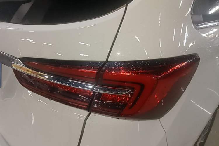 Used Buick GL8 2021 Land Cruiser Executive 652T Premium Model Right Rear Taillight