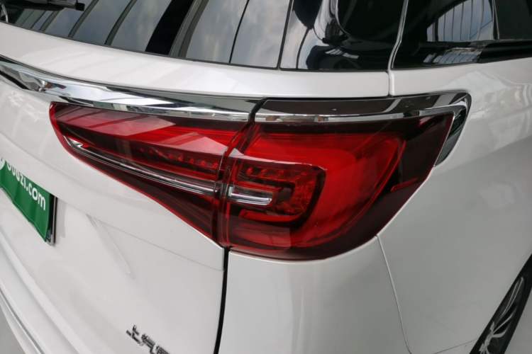 Used Buick GL8 2021 ES Land Cruiser 653T Luxury Edition Right Rear Taillight
