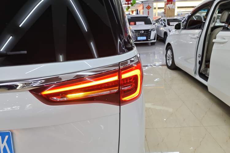 Used Buick GL8 2021 ES Land Cruiser 653T Luxury Edition Right Rear Taillight