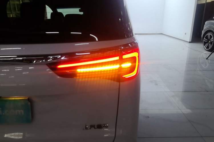 Used Buick GL8 2021 ES Land Cruiser 653T Luxury Edition Right Rear Taillight