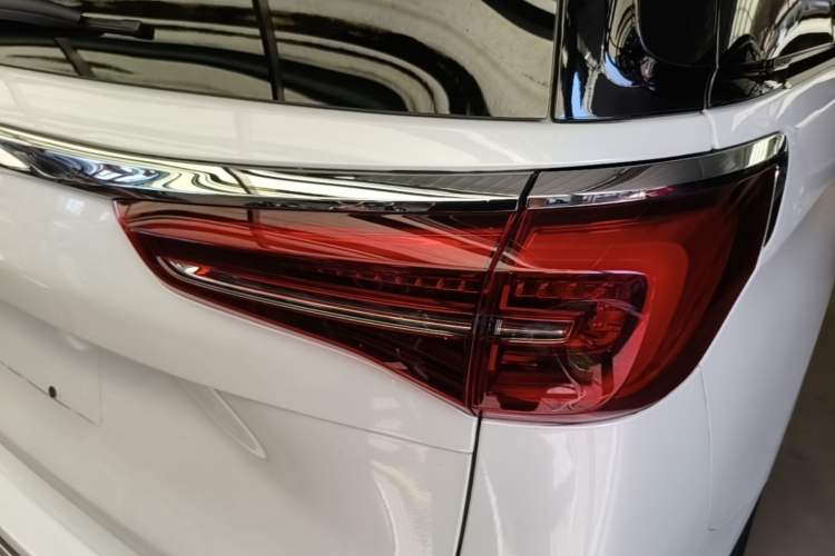 Used Buick GL8 2021 ES Land Cruiser 653T Luxury Edition Right Rear Taillight