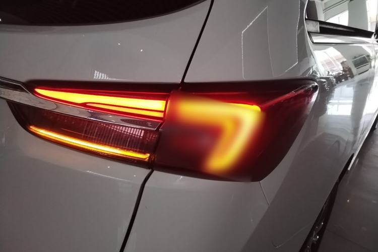 Used Buick GL8 2021 Land Cruiser Executive Class 652T Luxury Model Right Rear Taillight