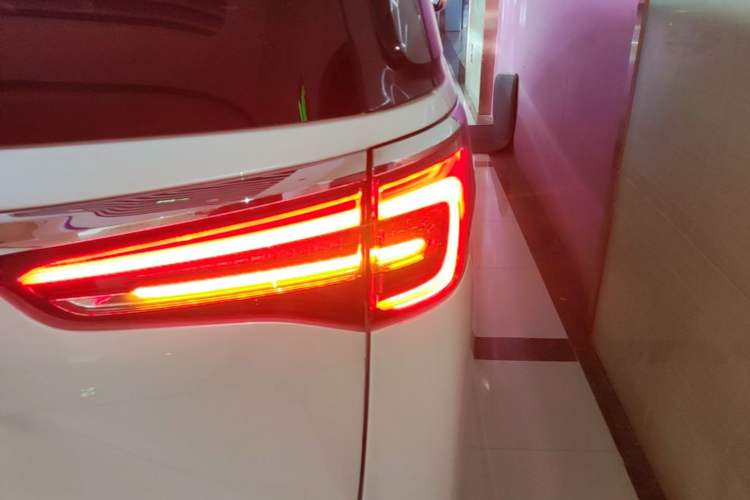 Used Buick GL8 2021 ES Land Cruiser 653T Luxury Edition Right Rear Taillight
