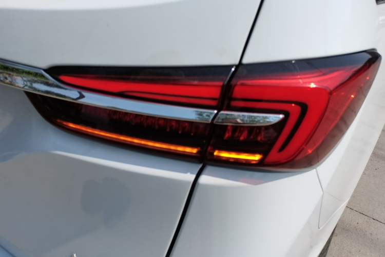 Used Buick GL8 2021 Land Cruiser Executive Class 652T Smart Luxury Model Right Rear Taillight