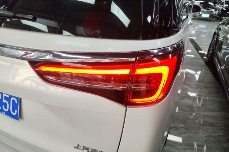Used Buick GL8 2021 ES Land Cruiser 653T Flagship Model Right Rear Taillight