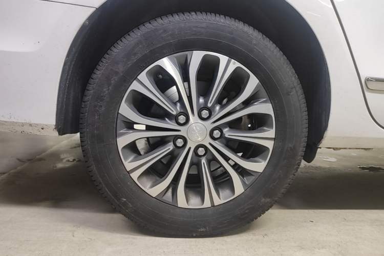 Used Buick GL8 2021 Land Cruiser Executive Class 652T Luxury Model Right Rear Wheel Hub