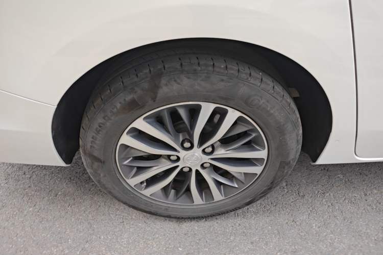 Used Buick GL8 2021 ES Landtrek 653T Comfort Edition Right Rear Wheel Hub