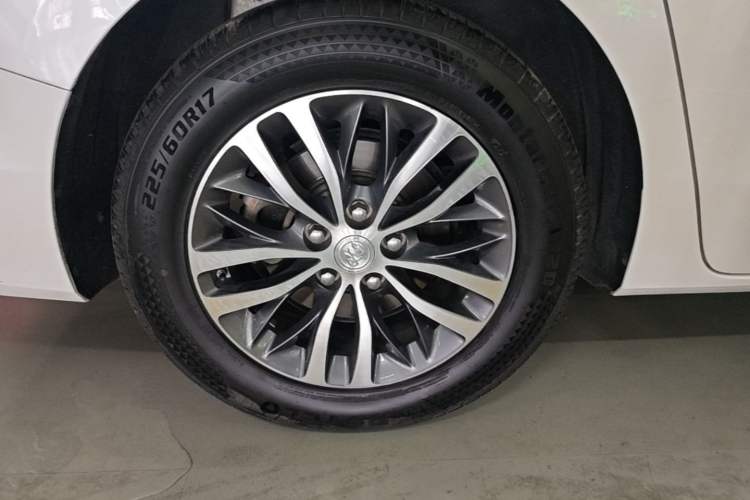 Used Buick GL8 2021 ES Landtrek 653T Comfort Edition Right Rear Wheel Hub