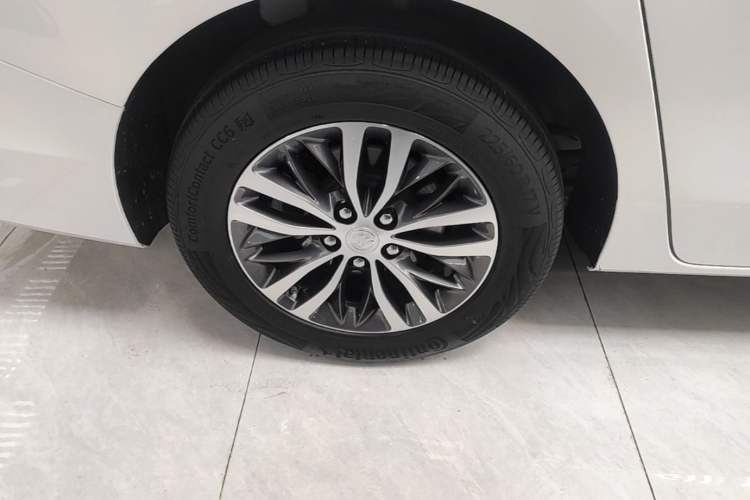 Used Buick GL8 2021 ES Land Cruiser 653T Luxury Edition Right Rear Wheel Hub