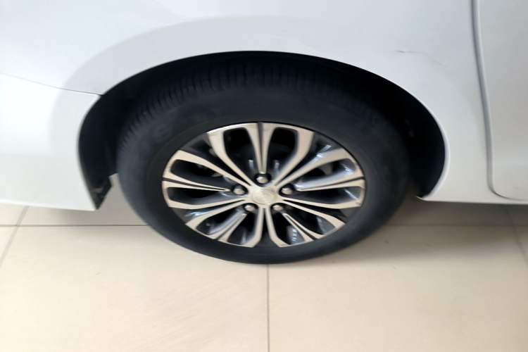 Used Buick GL8 2021 Land Cruiser Executive Class 652T Comfort Model Right Rear Wheel Hub