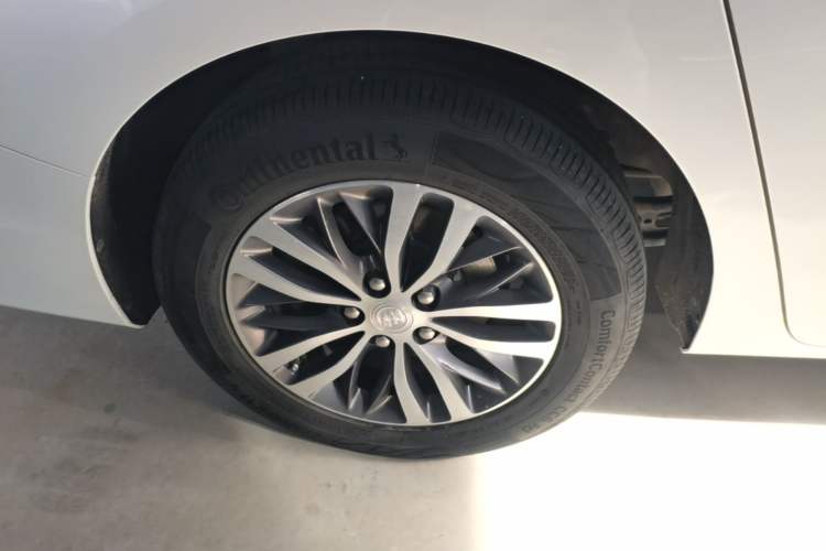 Used Buick GL8 2021 ES Landtrek 653T Comfort Edition Right Rear Wheel Hub
