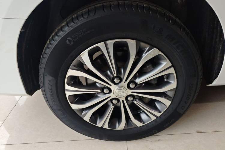 Used Buick GL8 2021 Land Cruiser Executive Class 652T Luxury Model Right Rear Wheel Hub