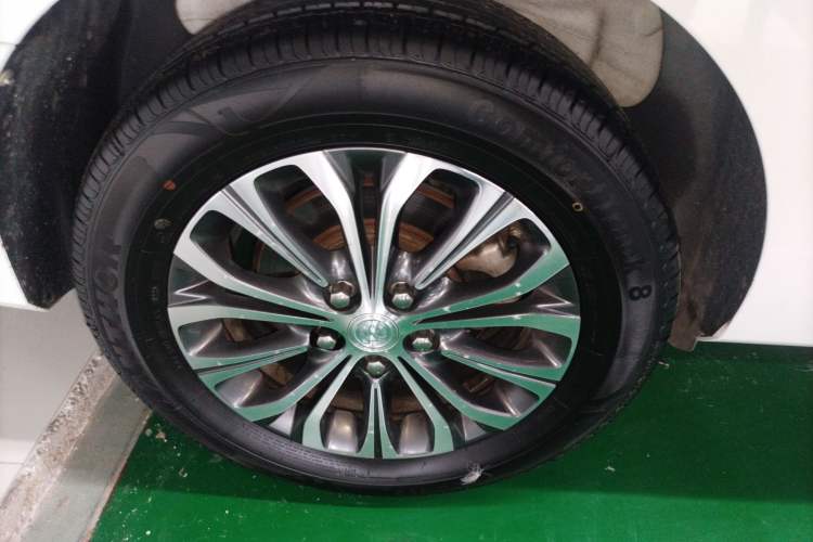 Used Buick GL8 2021 Land Cruiser Executive Class 652T Luxury Model Right Rear Wheel Hub