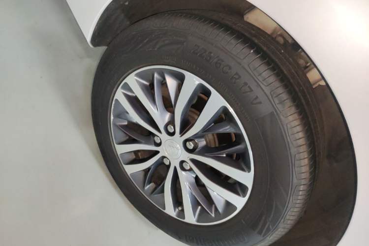 Used Buick GL8 2021 ES Land Cruiser 653T Luxury Edition Right Rear Wheel Hub