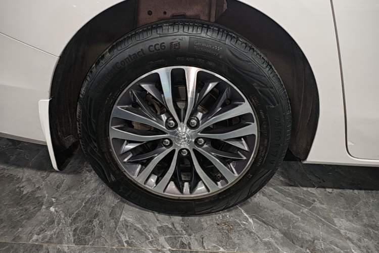 Used Buick GL8 2021 ES Land Cruiser 653T Luxury Edition Right Rear Wheel Hub