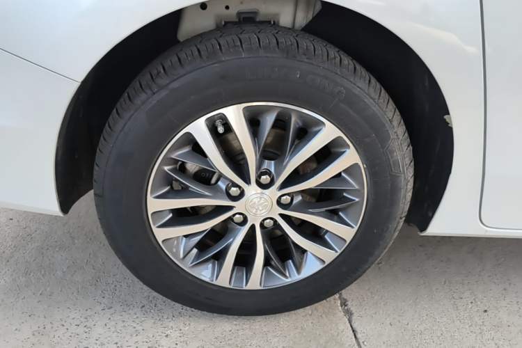 Used Buick GL8 2021 ES Land Cruiser 653T Luxury Edition Right Rear Wheel Hub