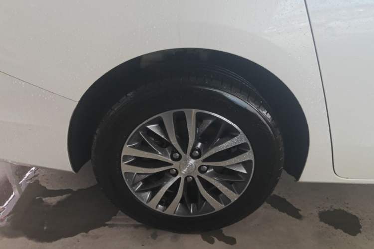 Used Buick GL8 2021 ES Land Cruiser 653T Luxury Edition Right Rear Wheel Hub