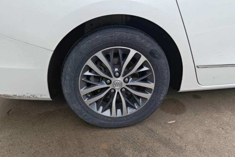 Used Buick GL8 2021 ES Landtrek 653T Comfort Edition Right Rear Wheel Hub