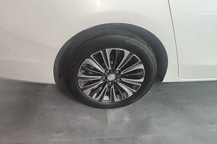 Used Buick GL8 2021 ES Landtrek 653T Luxury Model Right Rear Wheel Hub