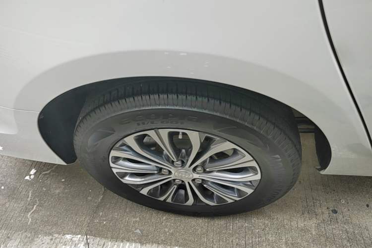 Used Buick GL8 2021 Land Cruiser Executive Class 652T Luxury Model Right Rear Wheel Hub